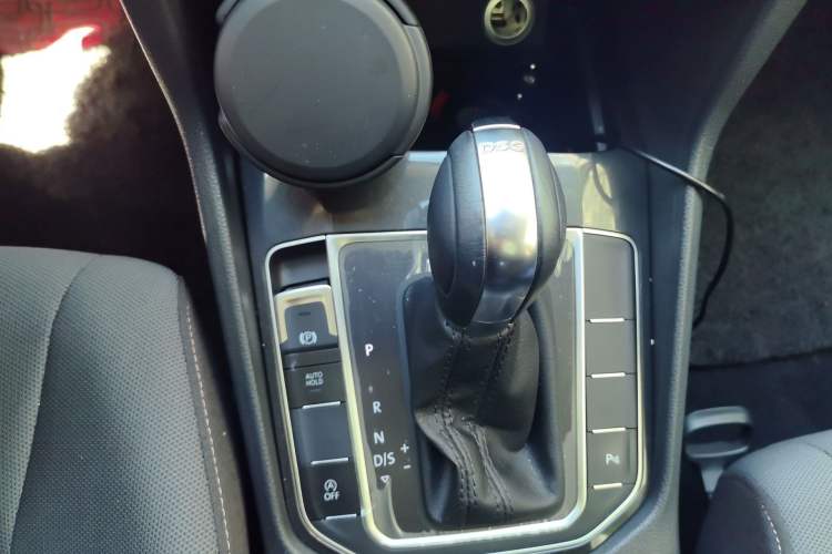 Used Volkswagen Golf Sportsvan 2016 230TSI Automatic Trend Edition Gear Lever