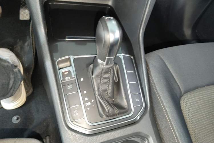 Used Volkswagen Golf Sportsvan 2016 230TSI Automatic Trend Edition Gear Lever