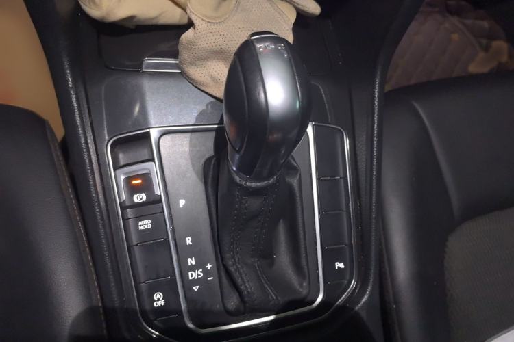 Used Volkswagen Golf Sportsvan 2016 230TSI Automatic Trend Edition Gear Lever