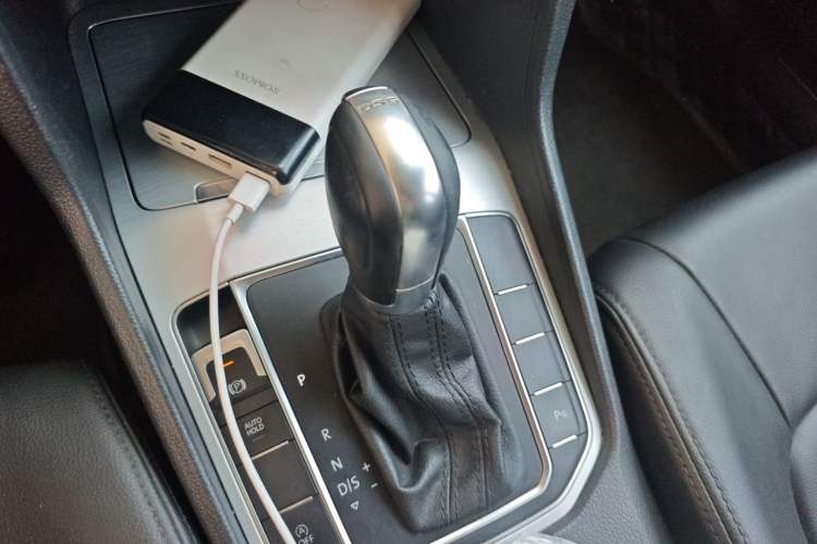Used Volkswagen Golf Sportsvan 2016 230TSI Automatic Trend Edition Gear Lever