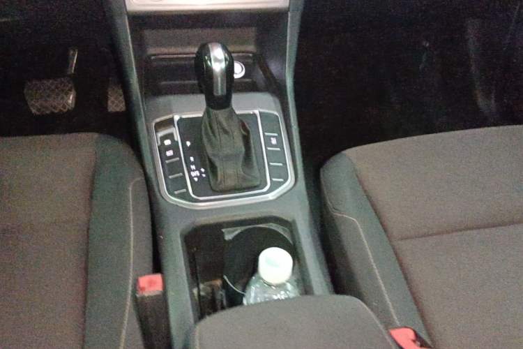 Used Volkswagen Golf Sportsvan 2016 1.6L Automatic Comfort Model Gear Lever