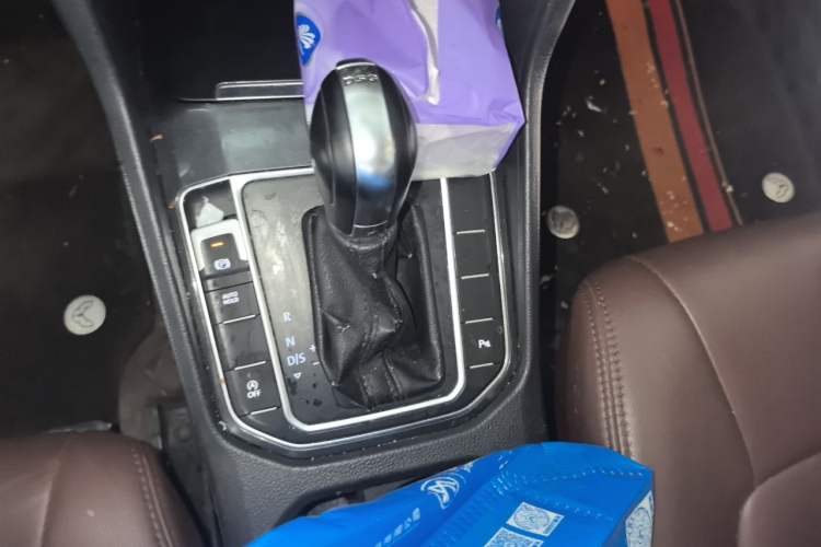 Used Volkswagen Golf Sportsvan 2016 230TSI Automatic Trend Edition Gear Lever