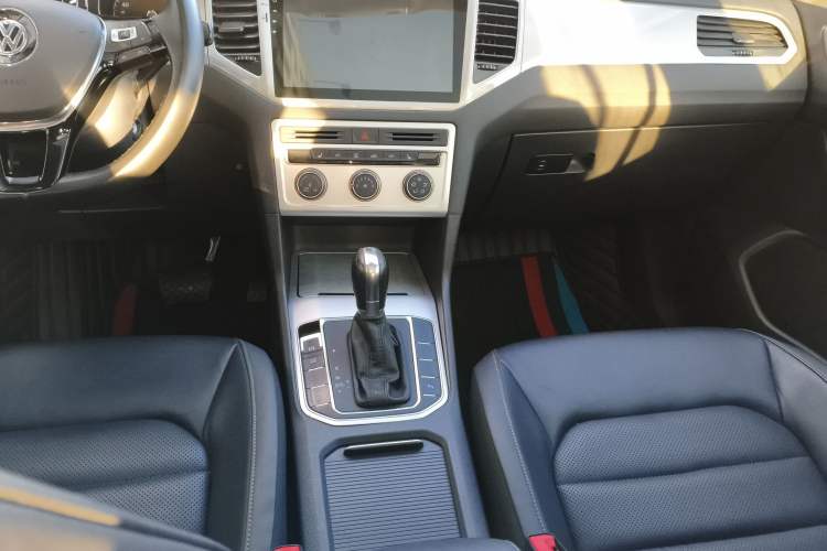 Used Volkswagen Golf Sportsvan 2016 230TSI Automatic Trend Edition Gear Lever