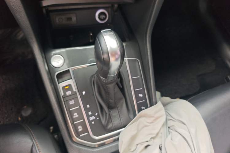 Used Volkswagen Golf Sportsvan 2016 280TSI Automatic Flagship Model Gear Lever