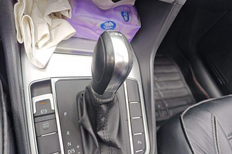 Used Volkswagen Golf Sportsvan 2016 230TSI Automatic Trend Edition Gear Lever