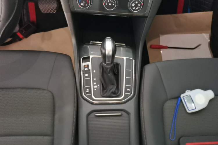 Used Volkswagen Golf Sportsvan 2016 230TSI Automatic Trend Edition Gear Lever