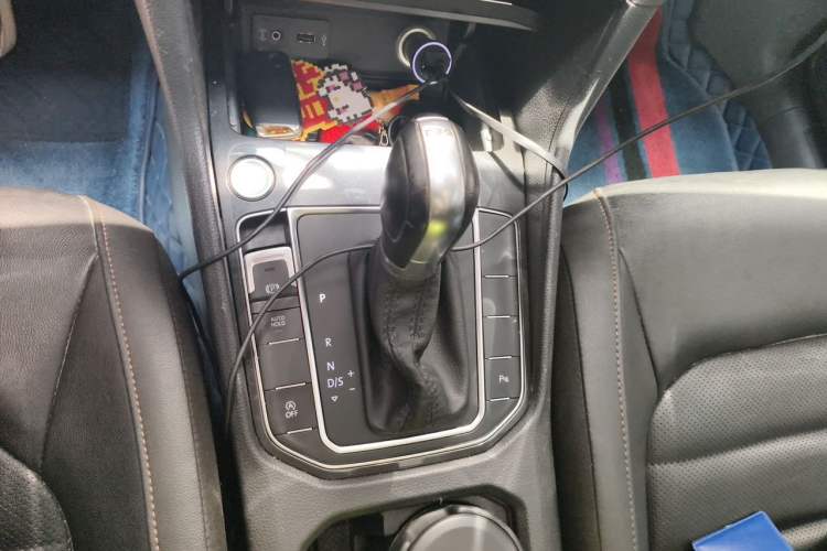 Used Volkswagen Golf Sportsvan 2016 280TSI Automatic Luxury Model Gear Lever