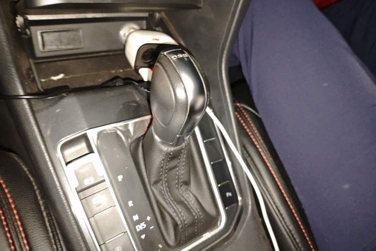 Used Volkswagen Golf Sportsvan 2016 230TSI Automatic Trend Edition Gear Lever