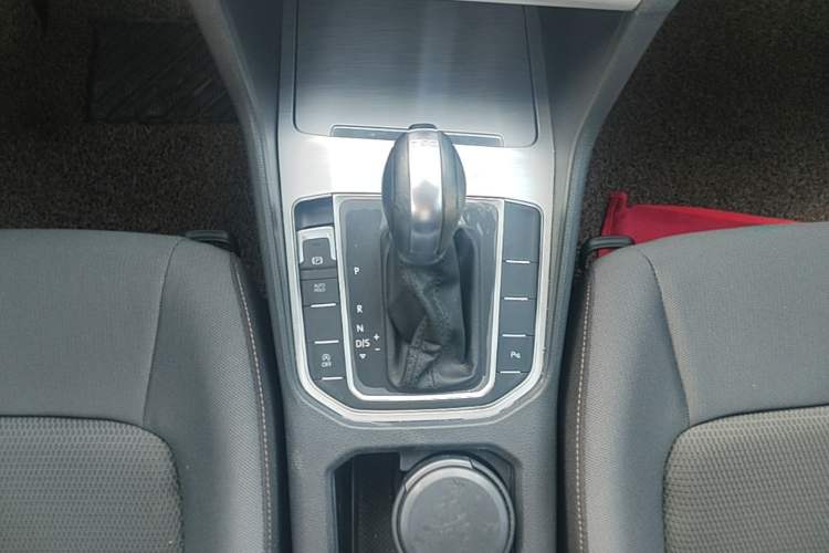 Used Volkswagen Golf Sportsvan 2016 230TSI Automatic Trend Edition Gear Lever