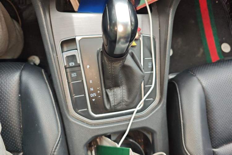 Used Volkswagen Golf Sportsvan 2016 1.6L Automatic Comfort Model Gear Lever