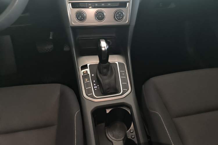 Used Volkswagen Golf Sportsvan 2016 1.6L Automatic Comfort Model Gear Lever