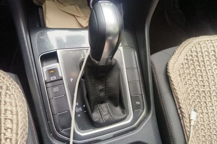 Used Volkswagen Golf Sportsvan 2016 230TSI Automatic Trend Edition Gear Lever