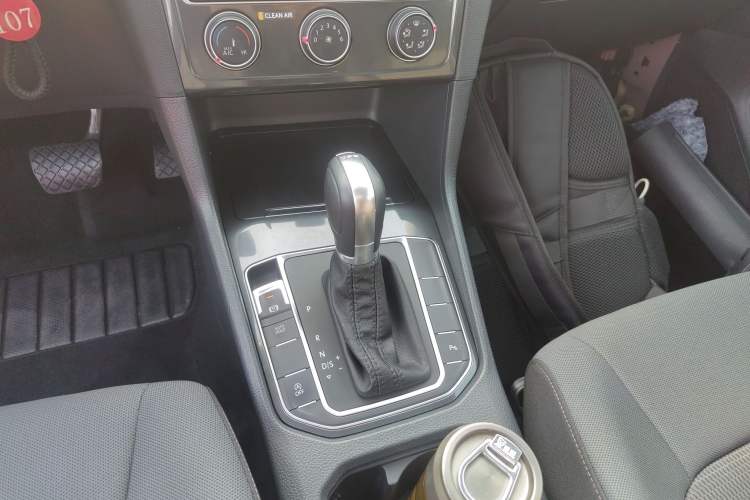 Used Volkswagen Golf Sportsvan 2016 230TSI Automatic Trend Edition Gear Lever