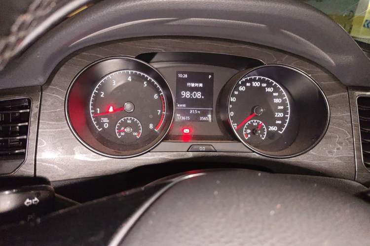 Used Volkswagen Golf Sportsvan 2016 230TSI Automatic Luxury Version Instrument Cluster