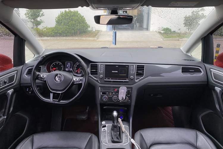 Used Volkswagen Golf Sportsvan 2016 280TSI Automatic Luxury Model Interior 1