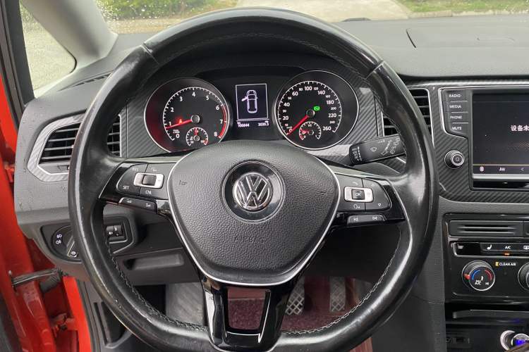 Used Volkswagen Golf Sportsvan 2016 280TSI Automatic Luxury Model Interior 2
