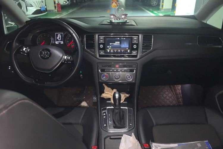 Used Volkswagen Golf Sportsvan 2016 230TSI Automatic Trend Edition Interior 2