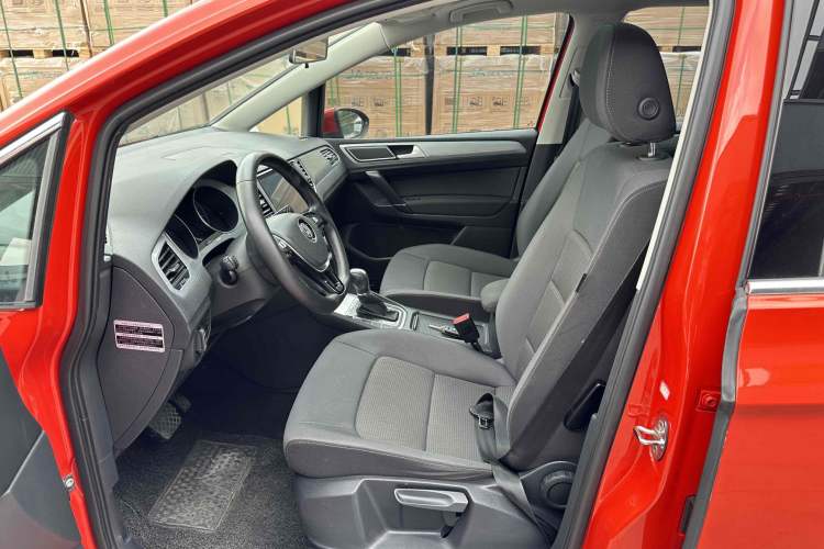 Used Volkswagen Golf Sportsvan 2016 230TSI Automatic Trend Edition Interior 2