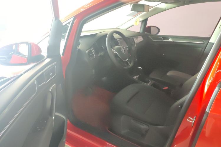 Used Volkswagen Golf Sportsvan 2016 230TSI Automatic Trend Edition Interior 2