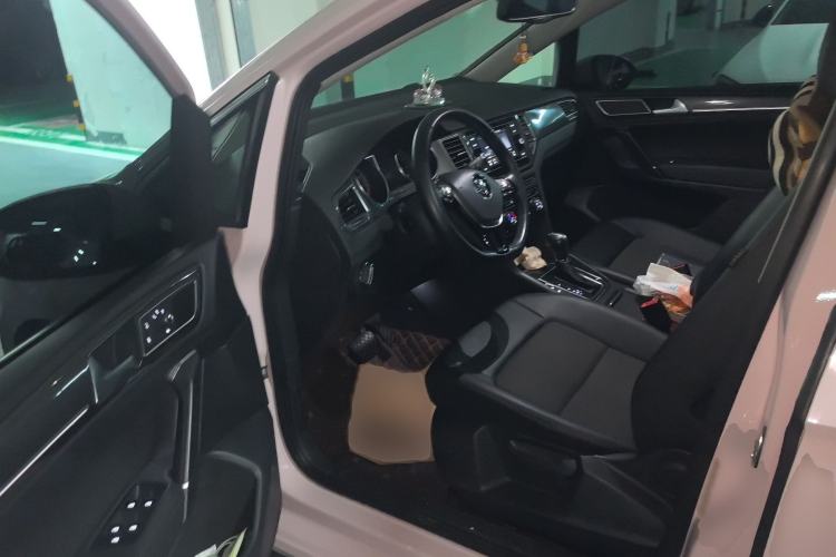 Used Volkswagen Golf Sportsvan 2016 230TSI Automatic Trend Edition Interior 3
