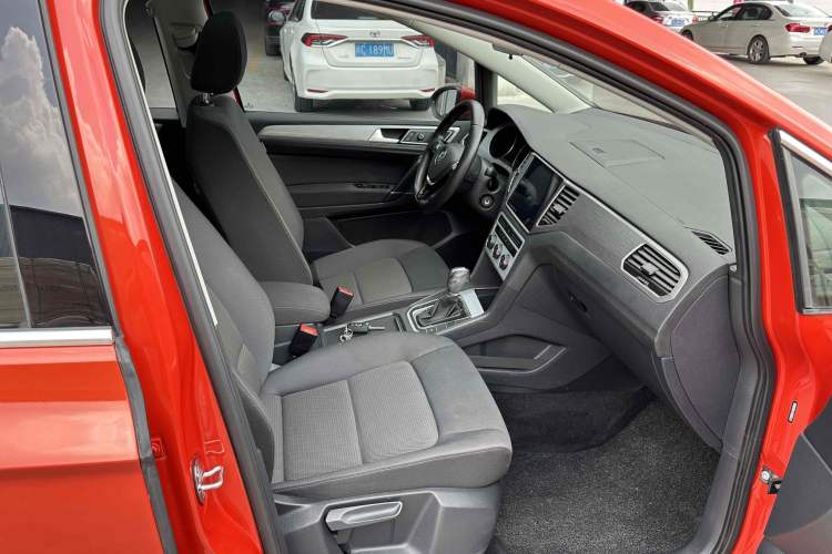 Used Volkswagen Golf Sportsvan 2016 230TSI Automatic Trend Edition Interior 4