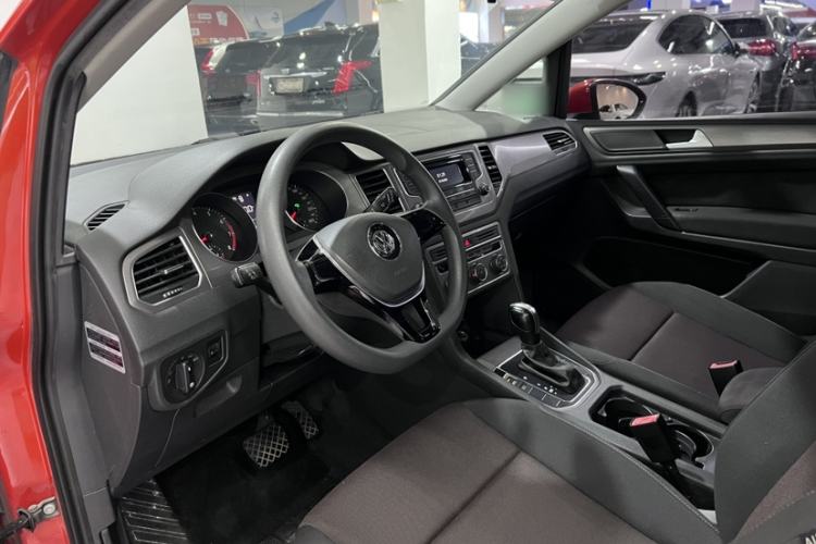 Used Volkswagen Golf Sportsvan 2016 1.6L Automatic Comfort Model Interior 5