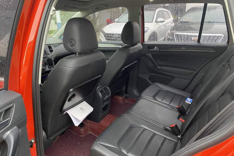 Used Volkswagen Golf Sportsvan 2016 280TSI Automatic Luxury Model Interior 6