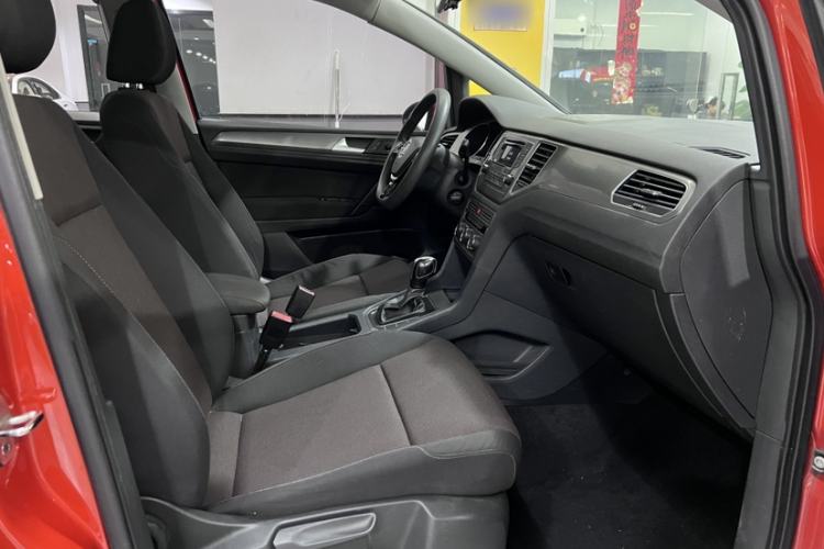 Used Volkswagen Golf Sportsvan 2016 1.6L Automatic Comfort Model Interior 8