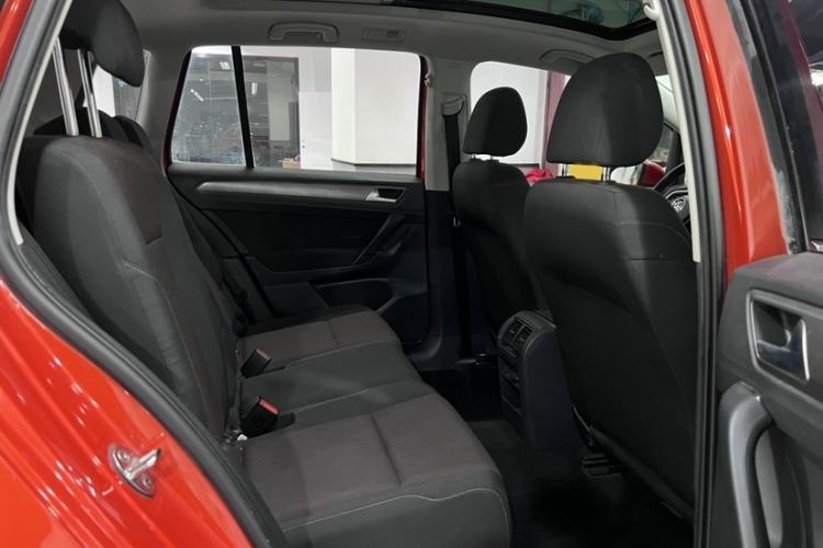 Used Volkswagen Golf Sportsvan 2016 1.6L Automatic Comfort Model Interior 9