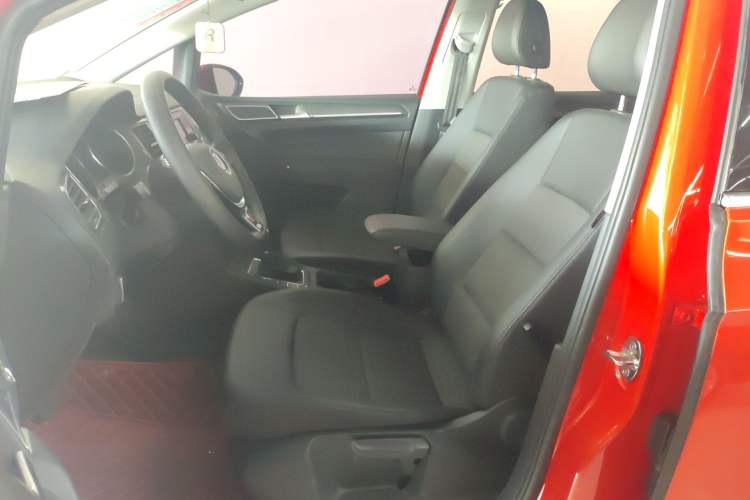Used Volkswagen Golf Sportsvan 2016 230TSI Automatic Trend Edition Left Front Seat