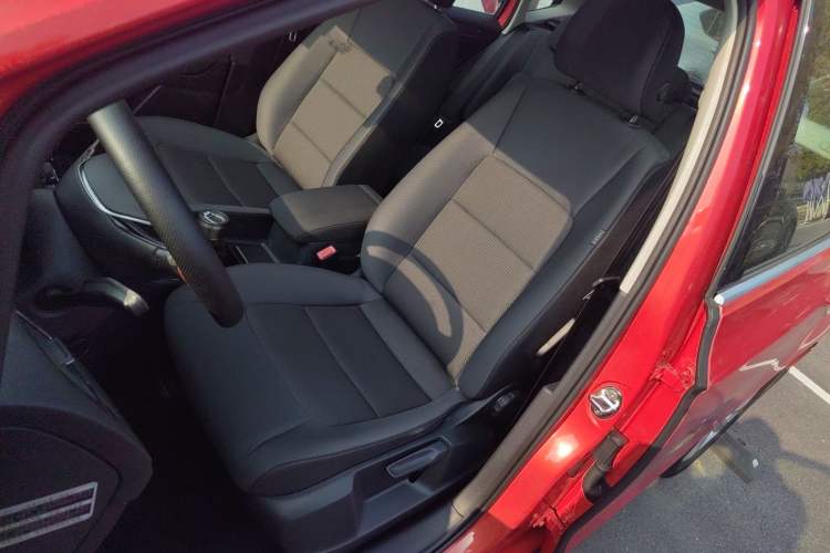 Used Volkswagen Golf Sportsvan 2016 230TSI Automatic Trend Edition Left Front Seat