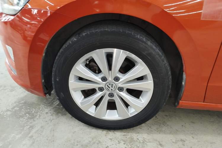Used Volkswagen Golf Sportsvan 2016 230TSI Automatic Trend Edition Left Front Wheel Hub