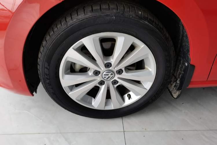 Used Volkswagen Golf Sportsvan 2016 230TSI Automatic Trend Edition Left Front Wheel Hub