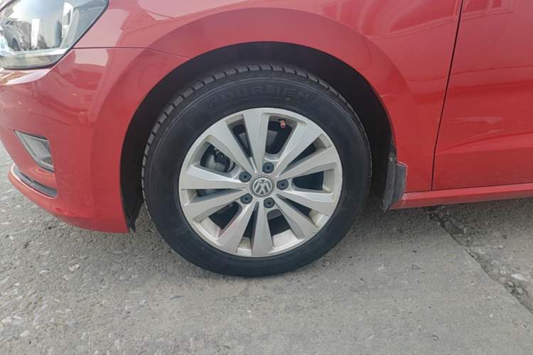 Used Volkswagen Golf Sportsvan 2016 230TSI Automatic Trend Edition Left Front Wheel Hub