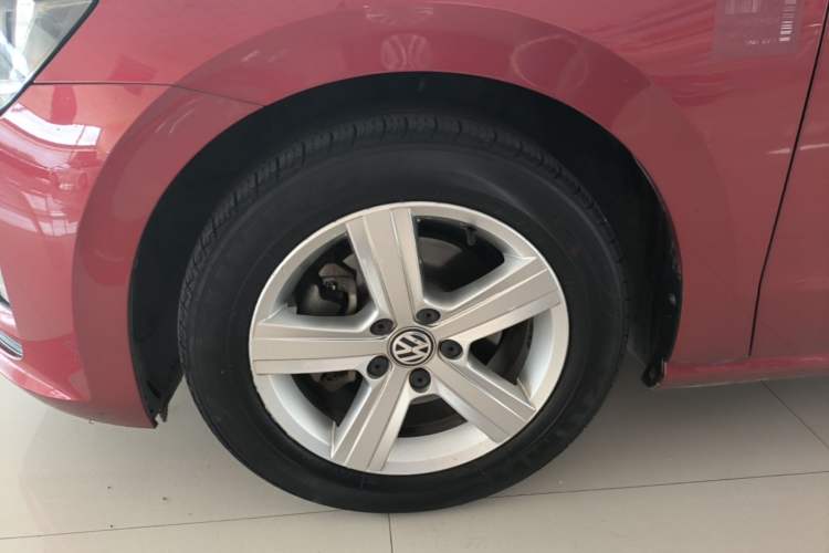 Used Volkswagen Golf Sportsvan 2016 1.6L Automatic Comfort Model Left Front Wheel Hub