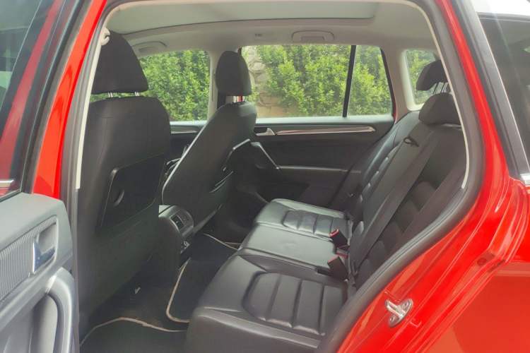 Used Volkswagen Golf Sportsvan 2016 280TSI Automatic Luxury Model Left Rear Seat