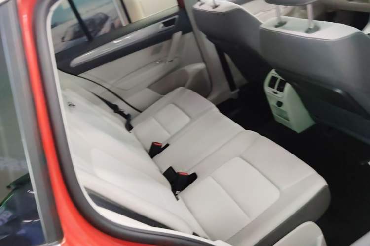 Used Volkswagen Golf Sportsvan 2016 230TSI Automatic Trend Edition Left Rear Seat