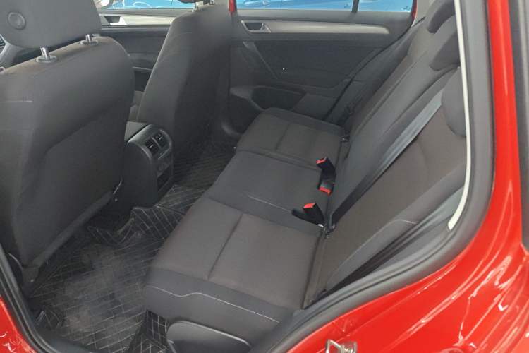 Used Volkswagen Golf Sportsvan 2016 1.6L Automatic Comfort Model Left Rear Seat