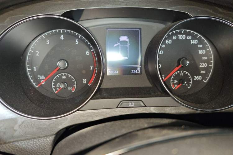 Used Volkswagen Golf Sportsvan 2016 280TSI Automatic Flagship Model Odometer Close Up