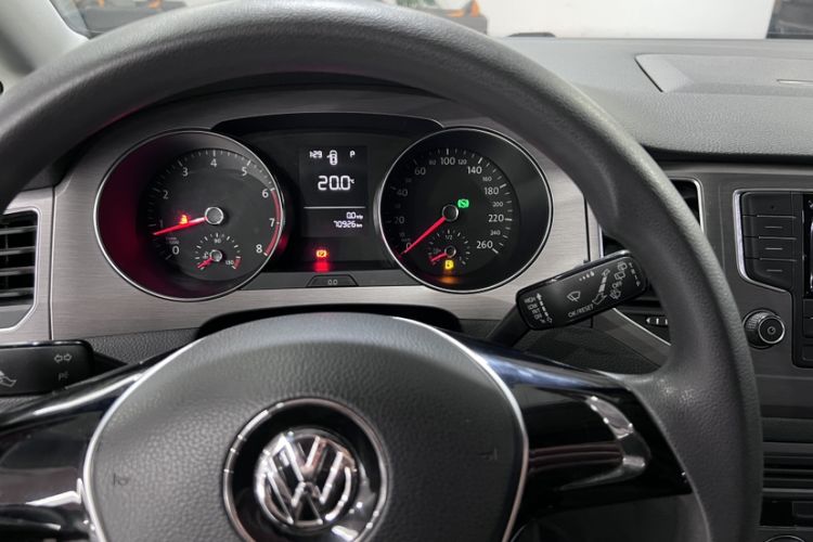 Used Volkswagen Golf Sportsvan 2016 1.6L Automatic Comfort Model Odometer Close Up