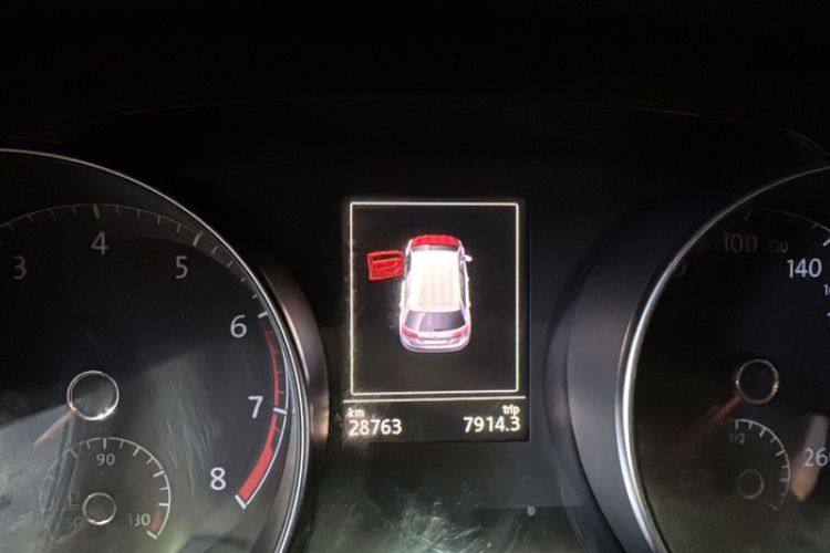Used Volkswagen Golf Sportsvan 2016 280TSI Automatic Flagship Model Odometer Close Up