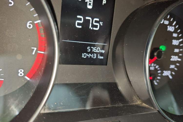 Used Volkswagen Golf Sportsvan 2016 1.6L Automatic Comfort Model Odometer Close Up