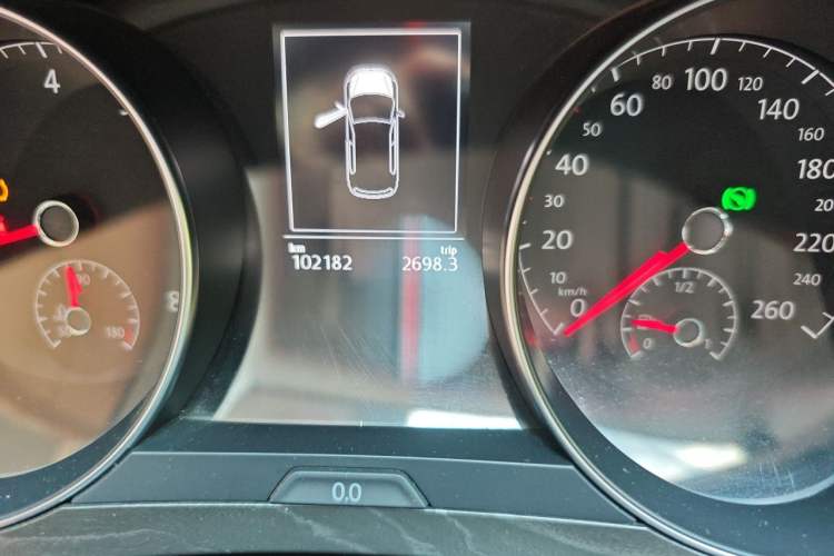 Used Volkswagen Golf Sportsvan 2016 230TSI Automatic Luxury Version Odometer Close Up