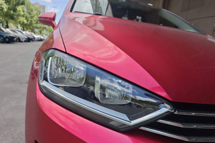 Used Volkswagen Golf Sportsvan 2016 230TSI Automatic Luxury Version Right Front Headlight