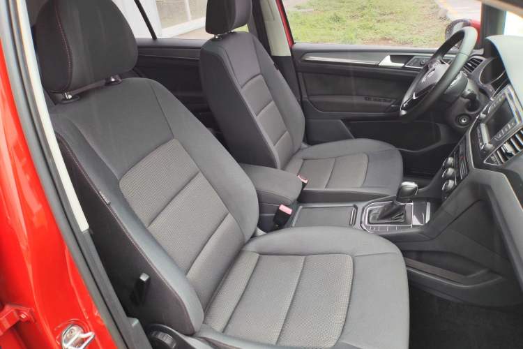 Used Volkswagen Golf Sportsvan 2016 230TSI Automatic Trend Edition Right Front Seat