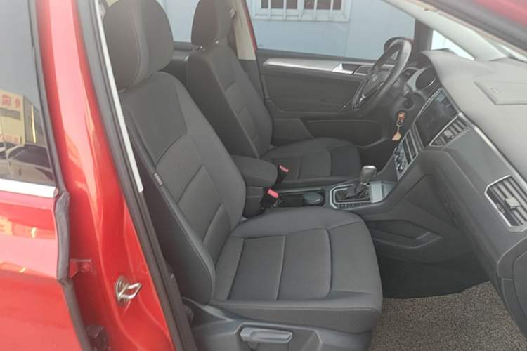 Used Volkswagen Golf Sportsvan 2016 230TSI Automatic Trend Edition Right Front Seat
