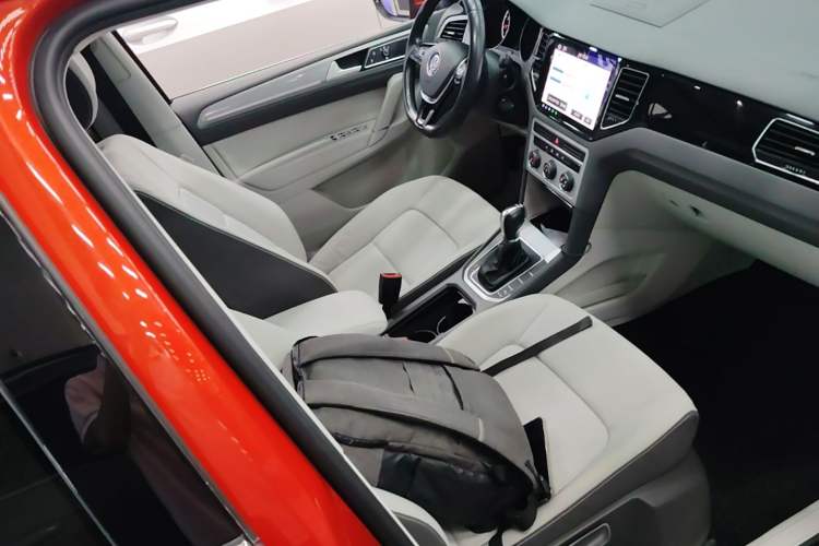 Used Volkswagen Golf Sportsvan 2016 230TSI Automatic Trend Edition Right Front Seat