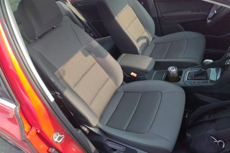 Used Volkswagen Golf Sportsvan 2016 230TSI Automatic Trend Edition Right Front Seat