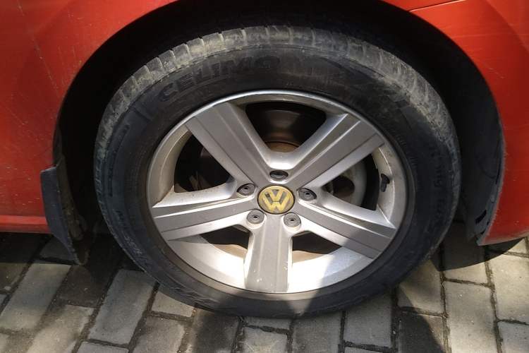 Used Volkswagen Golf Sportsvan 2016 1.6L Automatic Comfort Model Right Front Wheel Hub