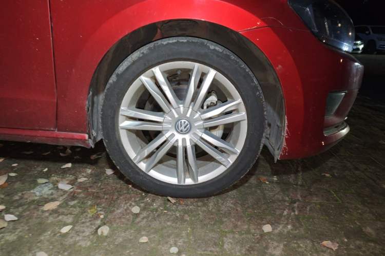 Used Volkswagen Golf Sportsvan 2016 280TSI Automatic Flagship Model Right Front Wheel Hub